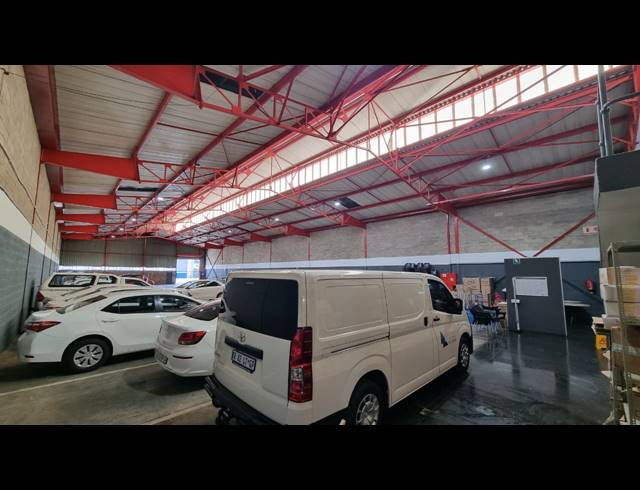 1,087M² WAREHOUSE TO LET IN JET PARK